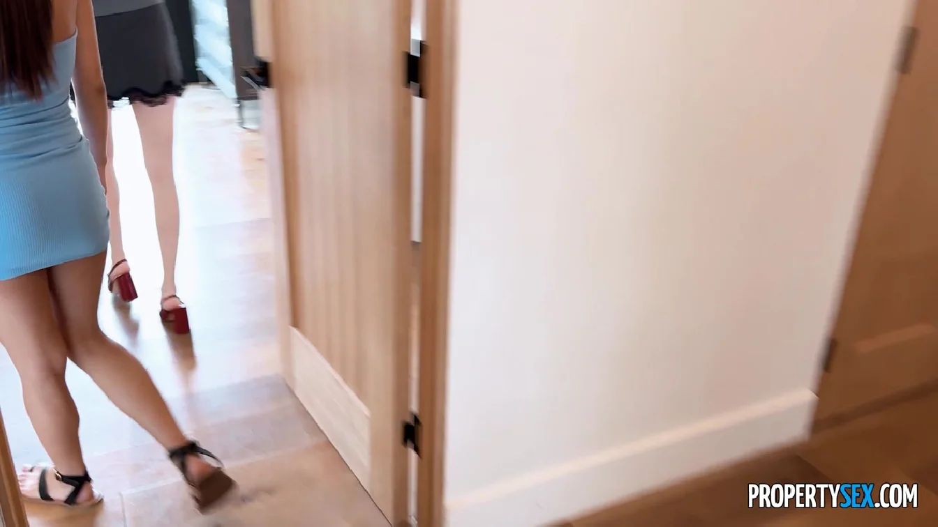 HouseHumpers Lana Smalls And Kate Legend Under The Table Deal XXX